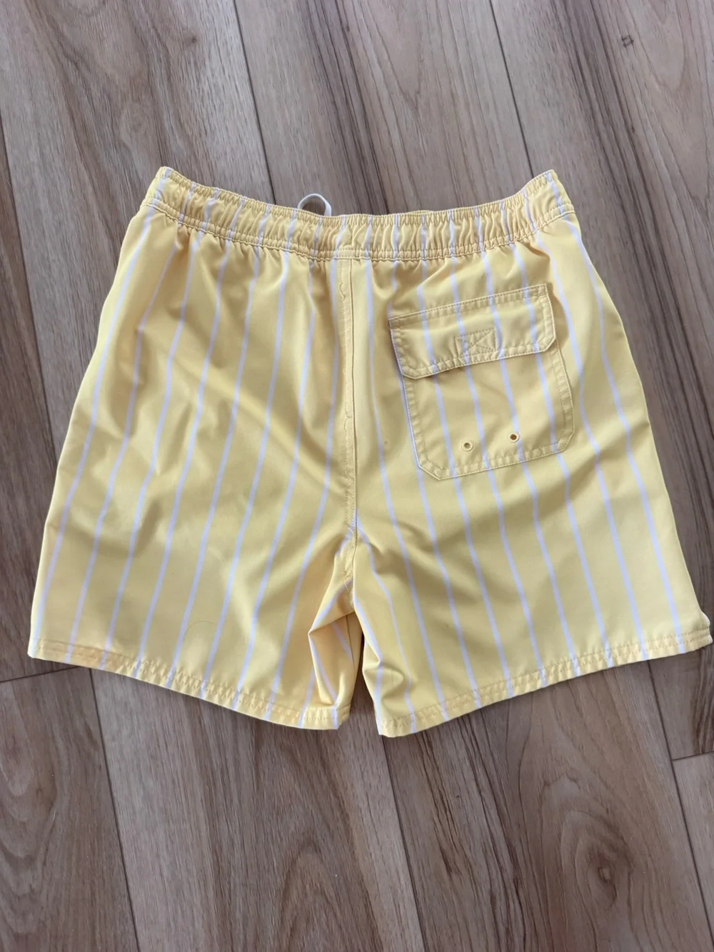 Vineyard Vines - youth swimming trunks